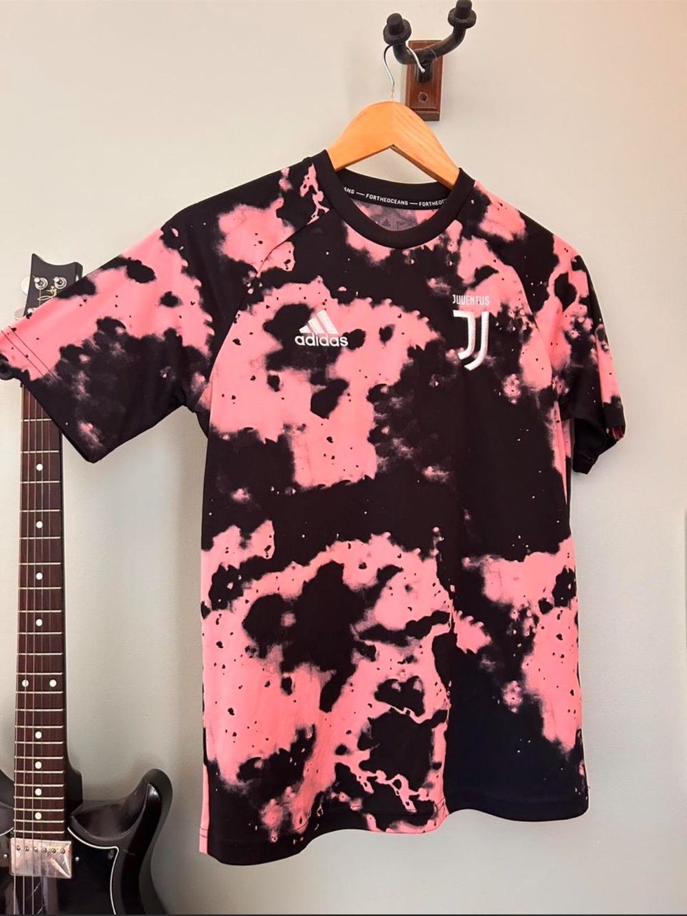 adidas Official Juventus Pink & Black Tie-Dye Soccer Jersey